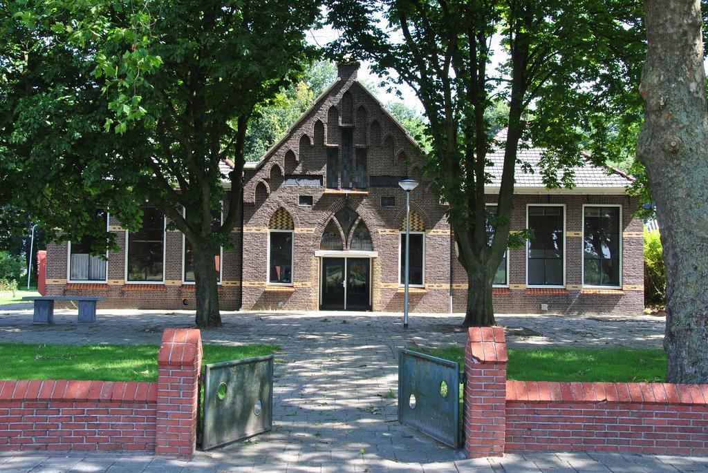 Bed & Breakfast De Oale School Lattrop Exterior photo